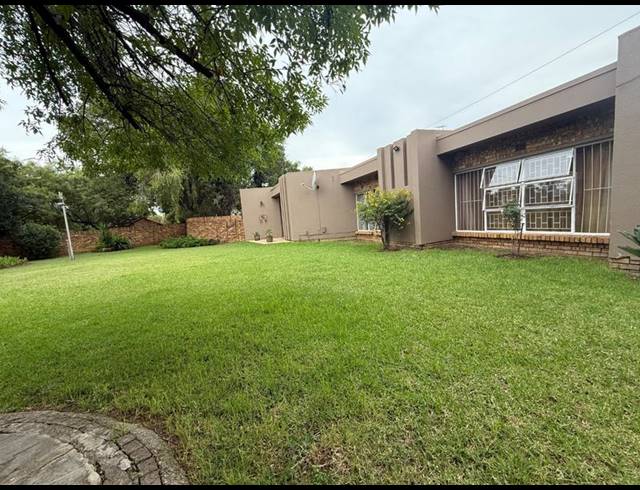 4 BEDROOM HOUSE FOR SALE IN VANDERBIJLPARK SW 2
